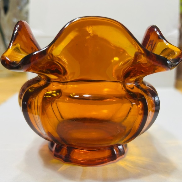 Fenton Colonial Amber Aurora rose bowl, 1970’s, ruffled rim, mint condition. - Picture 3 of 4